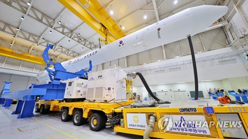 韩自研火箭“世界”号已转运至发射架