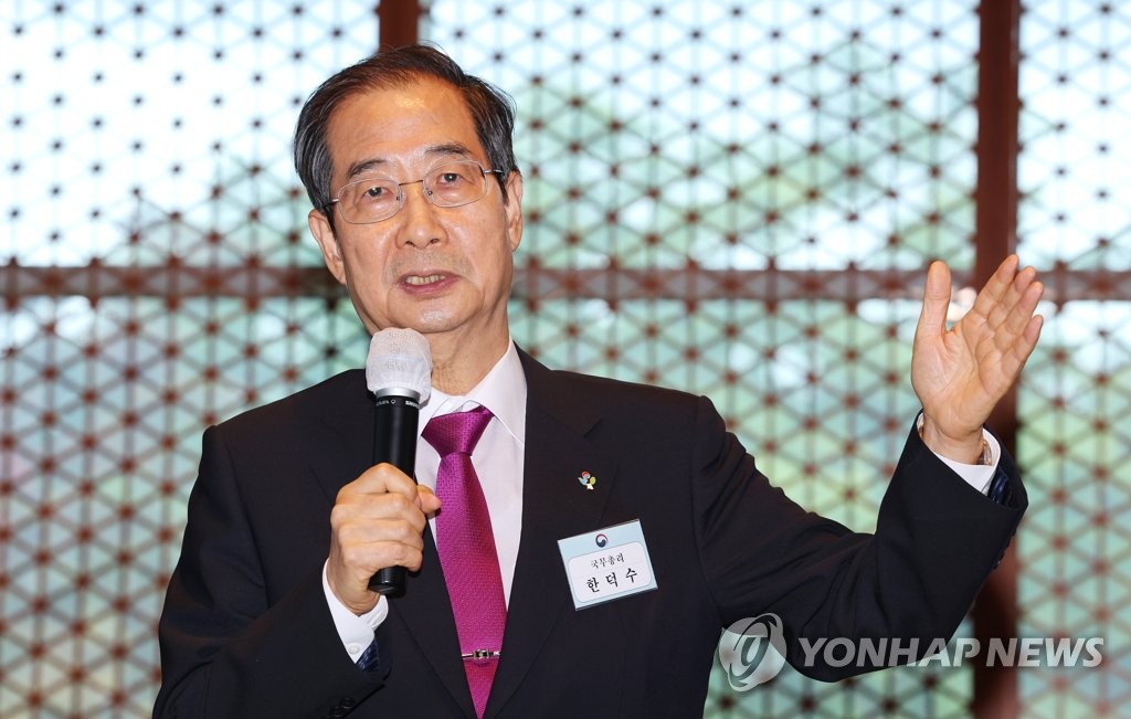 6月28日，在世宗市，韩国国务总理韩悳洙答记者问。 韩联社