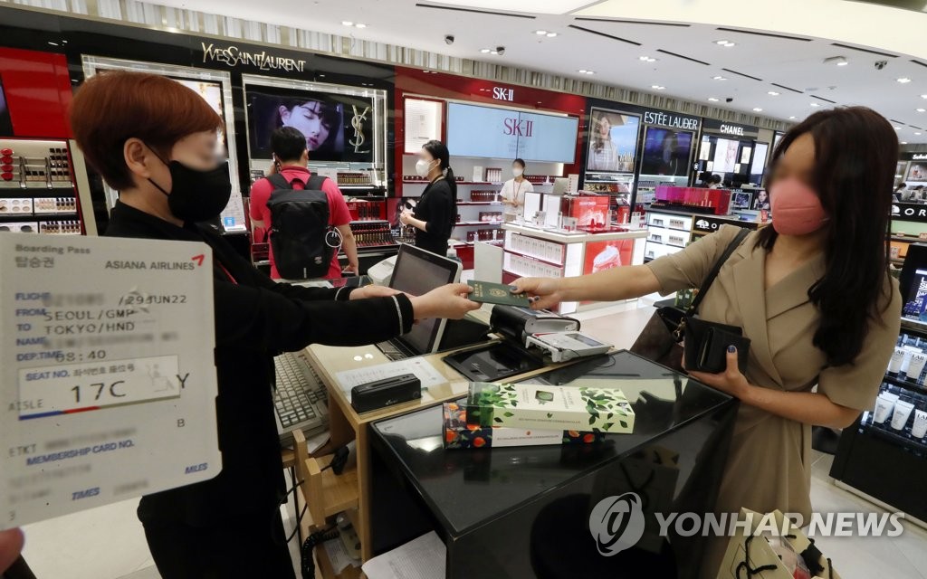 资料图片：首尔金浦机场免税店，图片与新闻无关。 韩联社