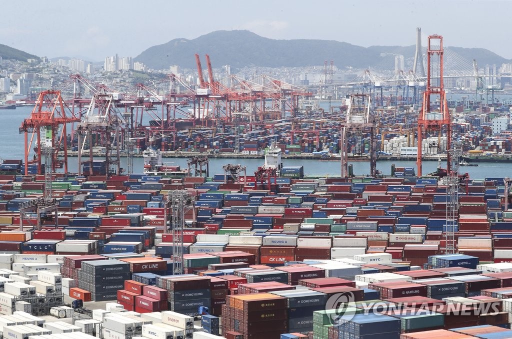 资料图片：釜山港神仙台码头和戡蛮码头 韩联社