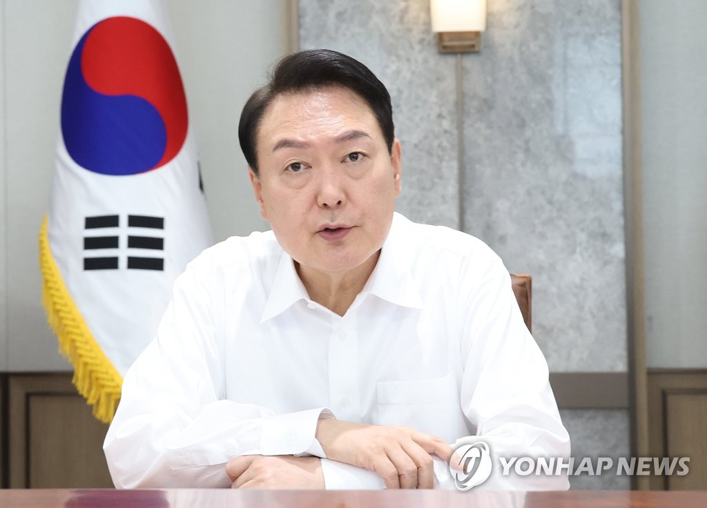 7月4日上午，在首尔市龙山总统府，尹锡悦召开幕僚会议。 韩联社