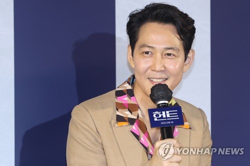 7月5日，在首尔MEGABOX影院圣水店，李政宰出席自导自演的谍战片《狩猎》制作发布会。 韩联社