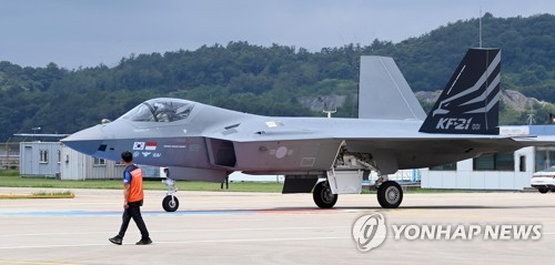 韩国自主研制的超音速战机KF-21“猎鹰” 韩联社/联合摄影团