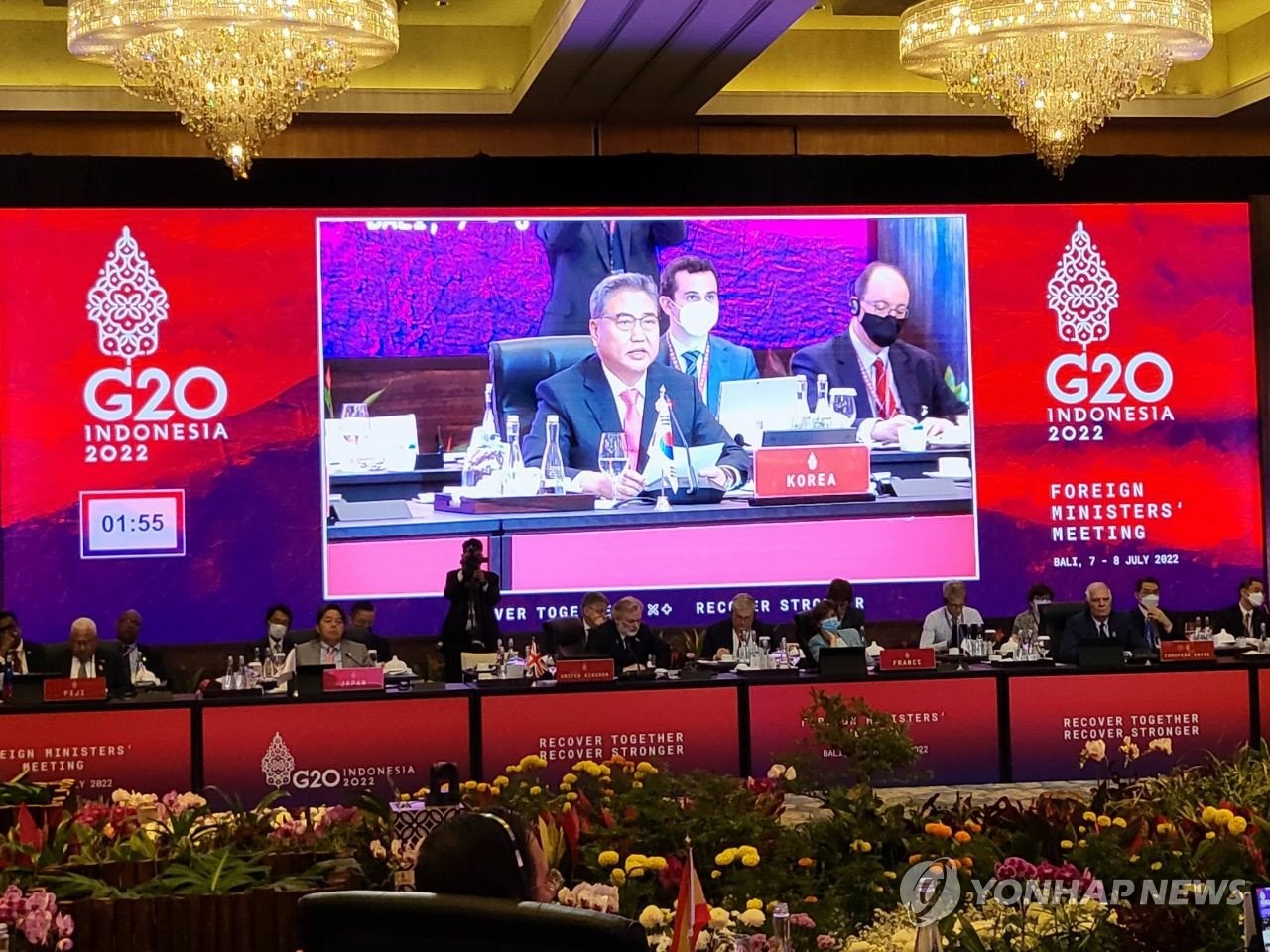 7月8日，在印尼巴厘岛，韩国外长朴振在G20外长会上发言。 韩联社/韩国外交部供图（图片严禁转载复制）