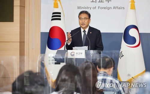 7月11日，在中央政府首尔办公楼，韩国外交部长官朴振召开例行记者会。 韩联社