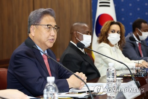 韩外长会见非洲国家驻韩大使团