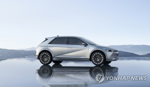 资料图片：现代汽车7月15日表示，旗下电动汽车艾尼氪（IONIQ）5改款车型“2023年款艾尼氪5”正式面市。图为新款艾尼氪5。 韩联社/现代汽车供图（图片严禁转载复制）