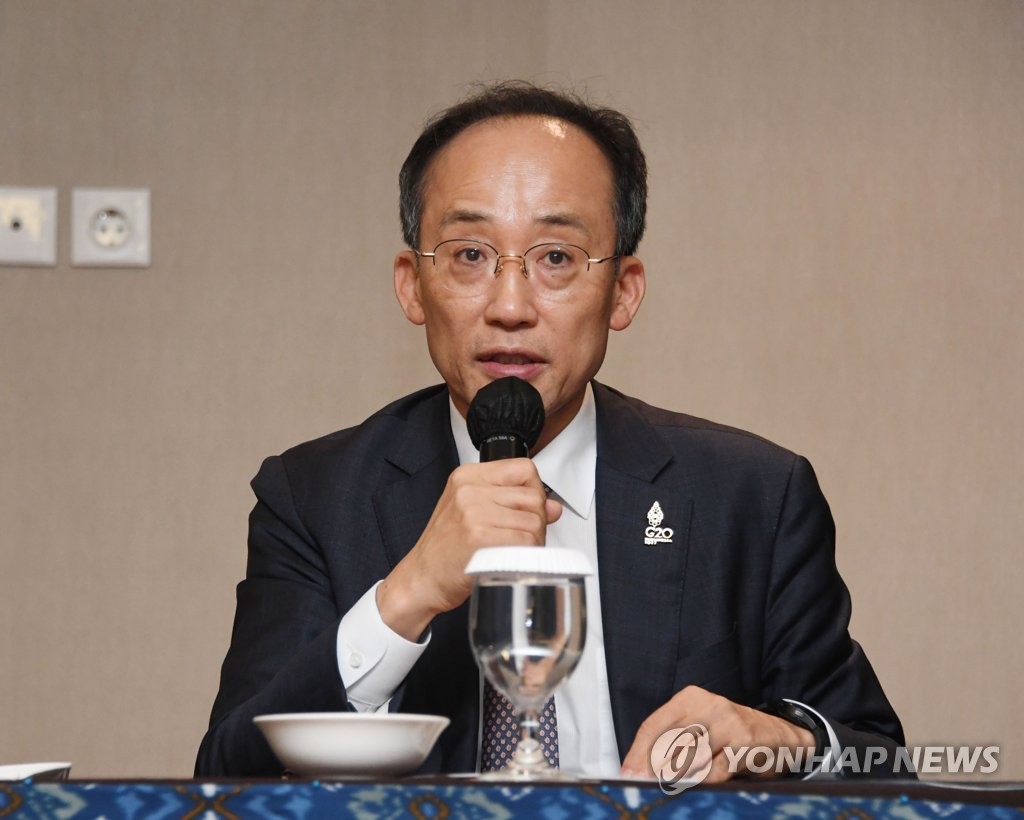 当地时间7月16日，韩国副总理兼企划财政部长官秋庆镐在出席二十国集团（G20）财长和央行行长会议后举行记者会。 韩联社