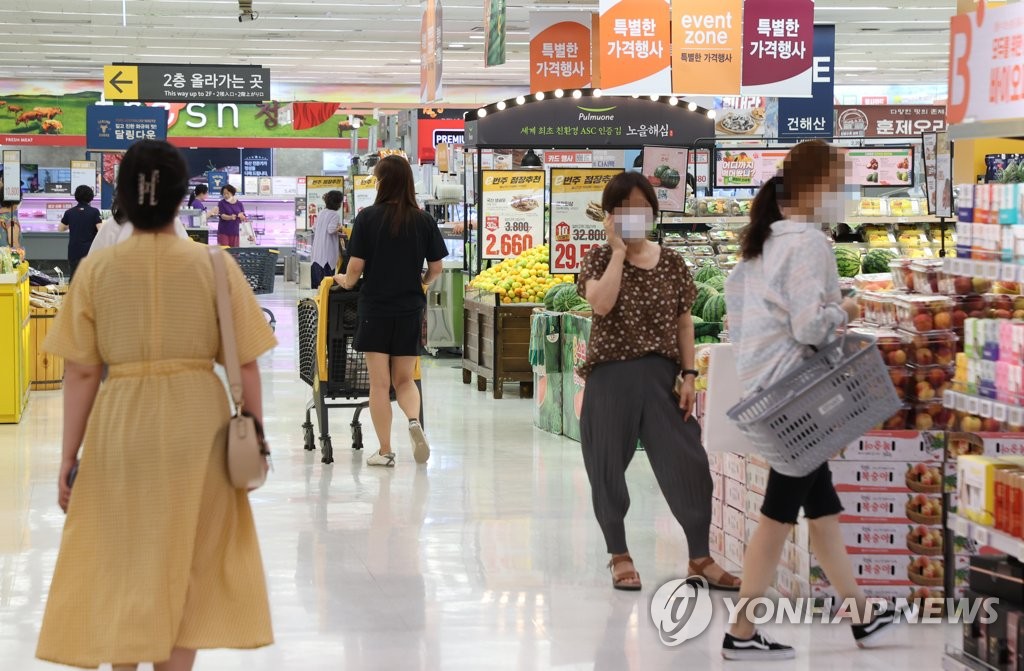 资料图片：首尔一超市的水果区 韩联社