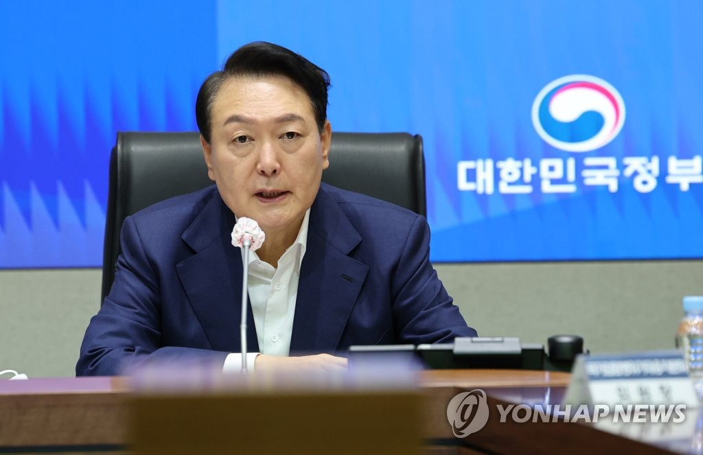 7月29日，在政府首尔办公大楼，韩国总统尹锡悦主持召开新冠疫情中央灾难安全对策本部会议。 韩联社