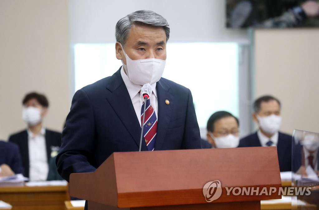8月1日，在国会，韩国防长李钟燮出席国会国防委全会并发言。 韩联社/国会摄影记者团