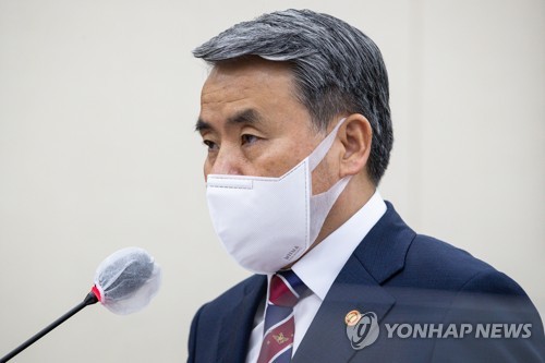 资料图片：8月1日，在韩国国会，李钟燮在国会国防委员会全会上发言。 韩联社/国会摄影记者团