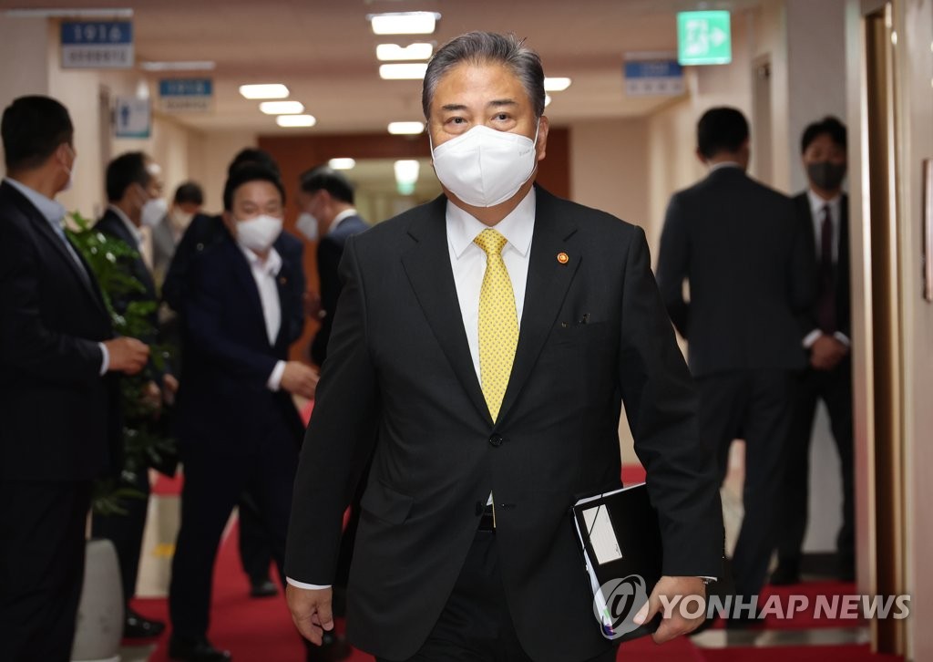 资料图片：韩国外交部长官朴振 韩联社