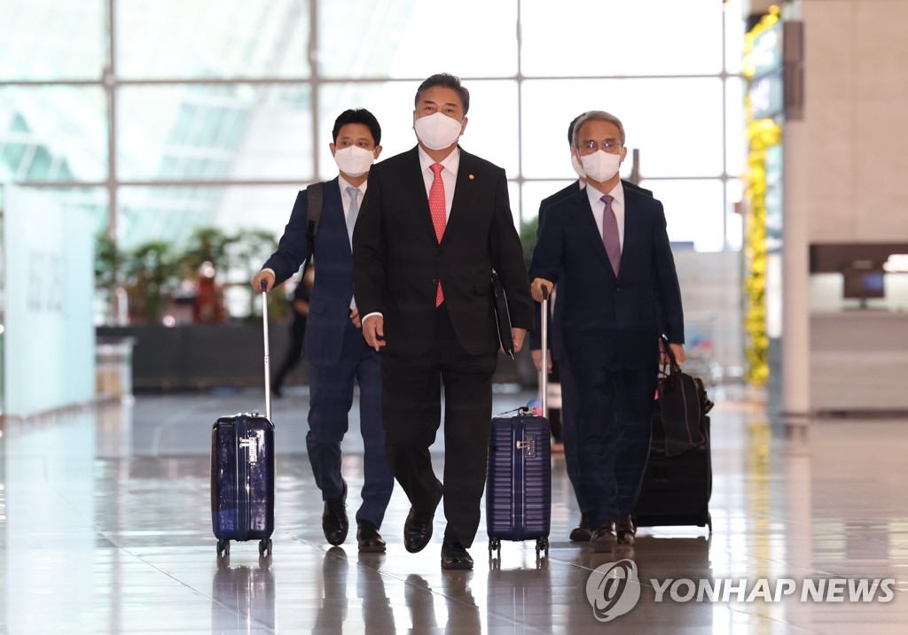 8月3日下午，在仁川国际机场，朴振准备飞往柬埔寨金边出席东盟外长会议。 韩联社