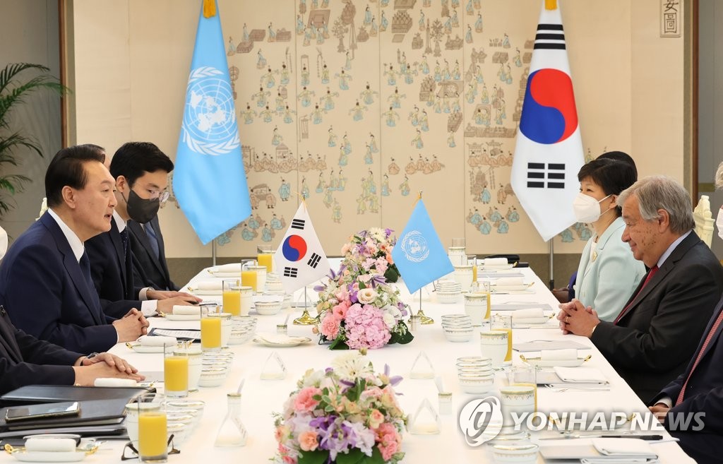 尹锡悦与联合国秘书长共进午餐