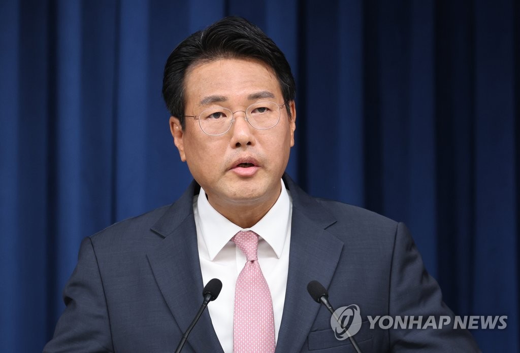8月15日，在龙山总统府，国家安保室第一次长金泰孝举行记者会。 韩联社