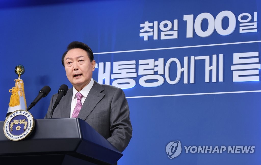 8月17日，在首尔龙山总统府，韩国总统尹锡悦出席就职100天记者会。 韩联社