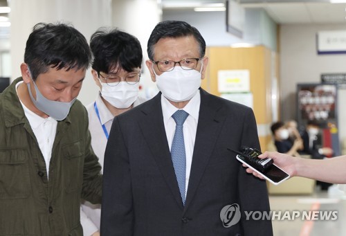 8月17日，在首尔中央地方法院，朴三求出庭受审。 韩联社
