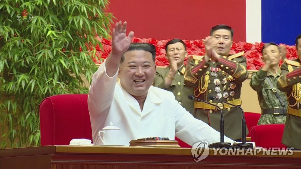 金正恩勉励防疫一线军医 金正恩勉励防疫一线军医