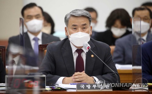 8月29日，韩国国防部长官李钟燮在国会国防委员会全体会议上答问。 韩联社/国会摄影记者团供图（图片严禁转载复制）