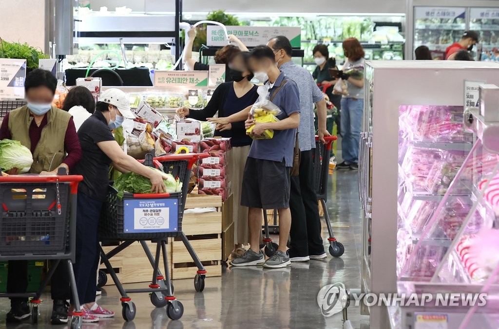 资料图片：韩国一家大型超市的蔬菜柜台 韩联社