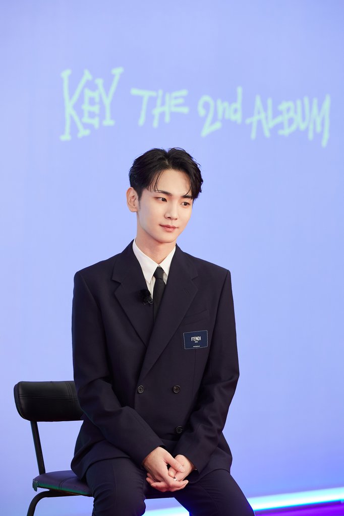 资料图片：8月30日，SHINee成员Key在线举行个人正规二辑《Gasoline》发售纪念记者会。 韩联社/SM娱乐供图（图片严禁转载复制）