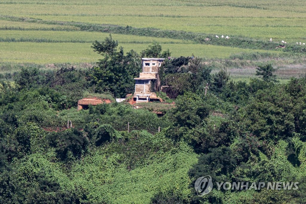 资料图片：朝鲜黄海北道开丰郡临津江边的哨所 韩联社