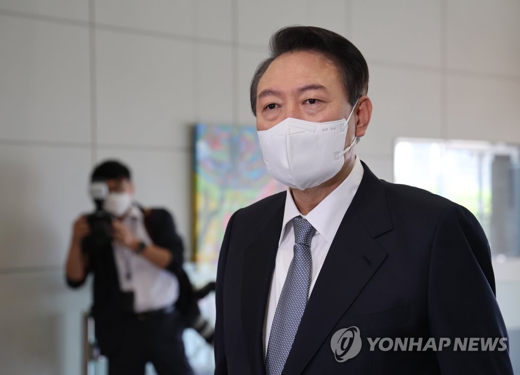 9月8日，在龙山总统府，尹锡悦接受媒体采访。 韩联社