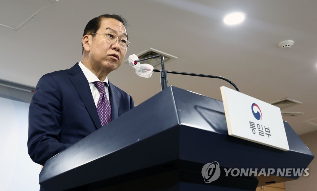 9月8日，在政府首尔办公大楼，统一部长官权宁世发表关于提议朝方举行会谈解决离散家属（失散亲人）问题的谈话。 韩联社