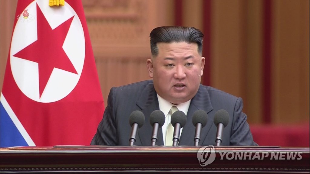 资料图片：2022年9月，金正恩在朝鲜最高人民会议上发表演说。 韩联社/朝鲜央视截图（图片仅限韩国国内使用，严禁转载复制）