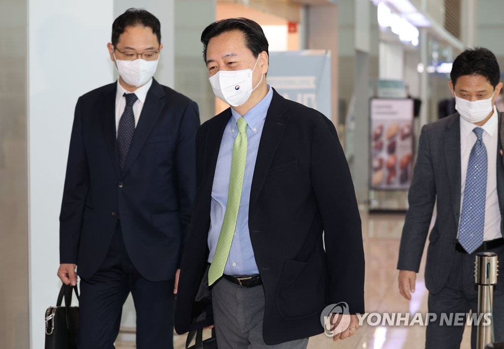 9月14日上午，在仁川国际机场第二航站楼，赵贤东准备登机飞赴美国。 韩联社
