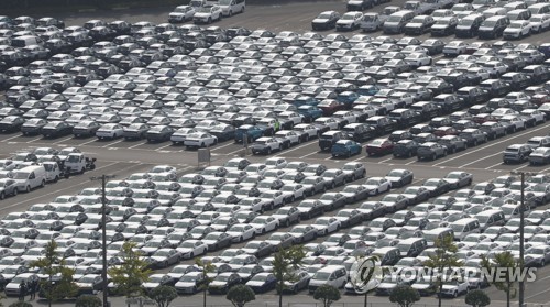 资料图片：韩产整车等待出口 韩联社