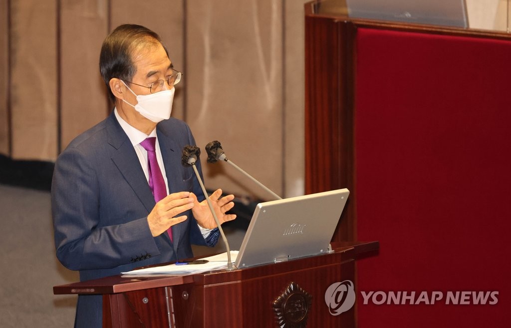 资料图片：9月21日，在国会，国务总理韩悳洙接受质询。 韩联社