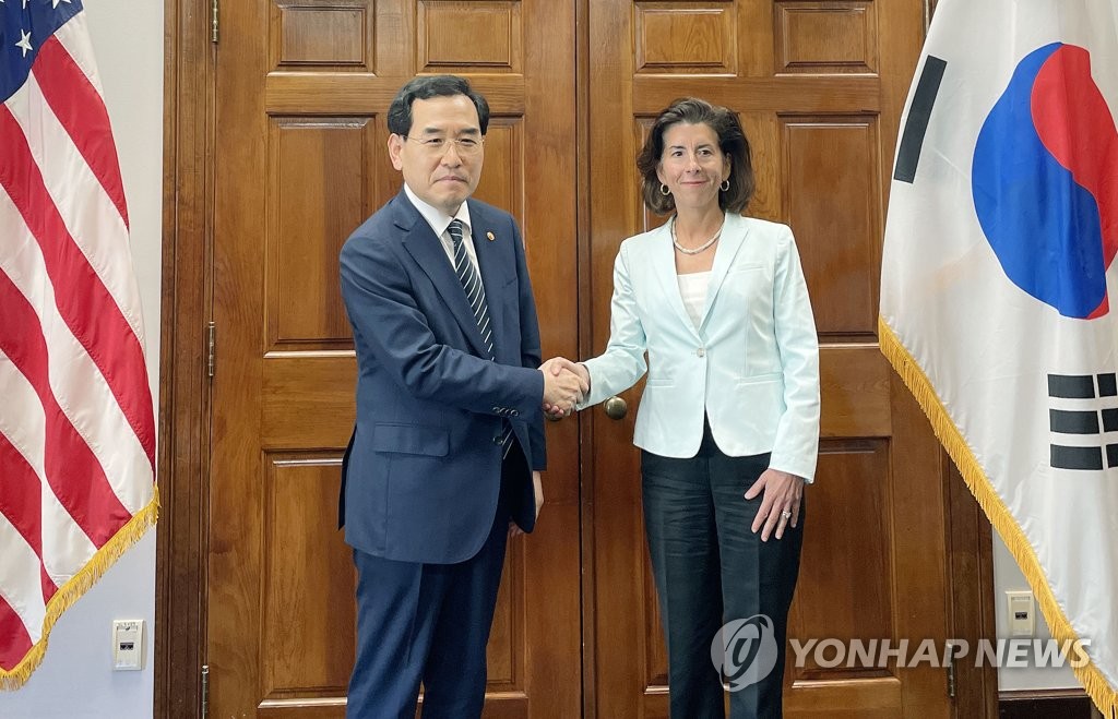 韩美商务部长商讨美新法对韩企影响