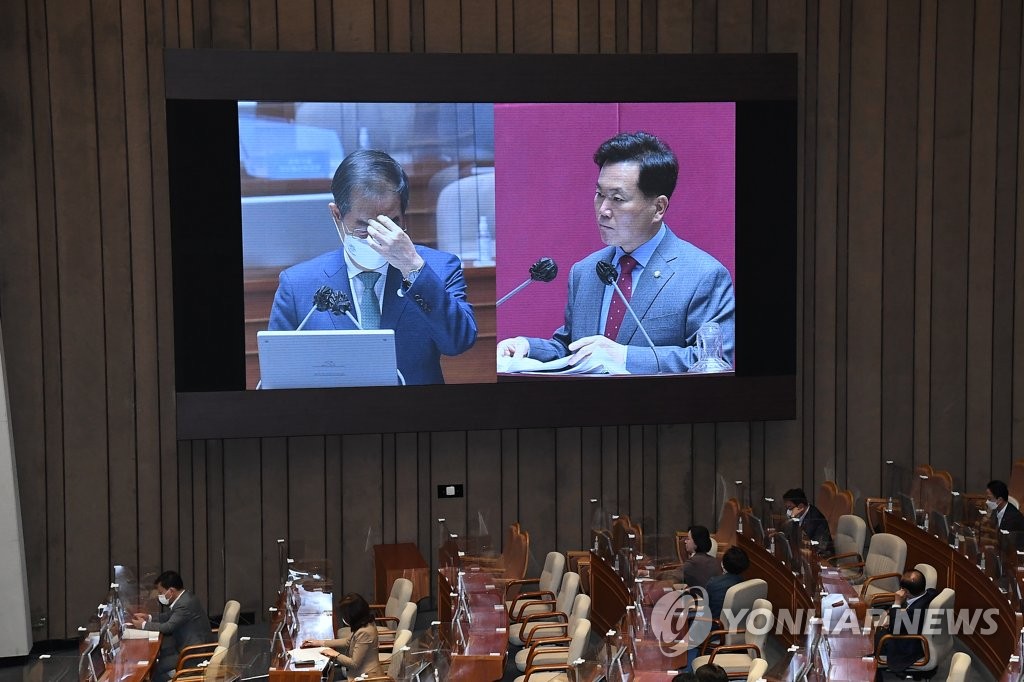 9月22日，在国会，政府接受国会对政府质询。 韩联社/国会摄影记者团