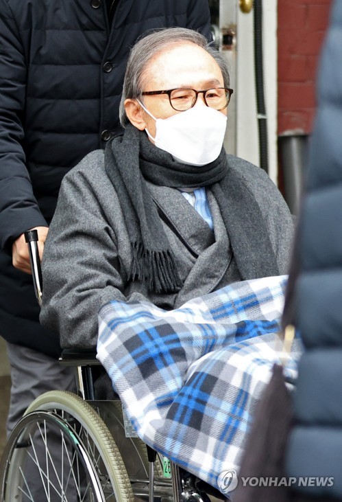 韩国前总统李明博明日出院回家