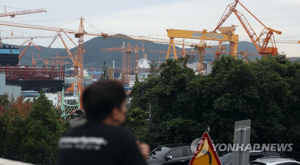 9月26日下午，在庆尚南道巨济市鹅州洞，大宇造船海洋公司的玉浦造船厂塔吊林立。 韩联社