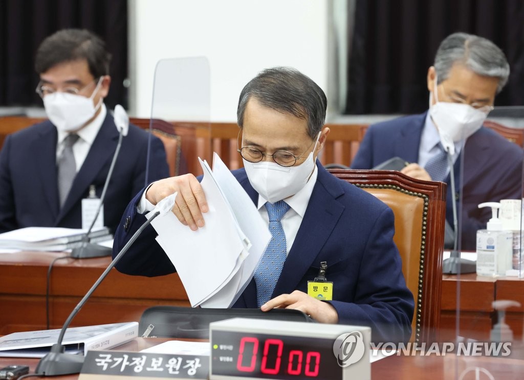 9月28日，在韩国国会，国家情报院院长金奎显出席国会情报委员会全会。 韩联社