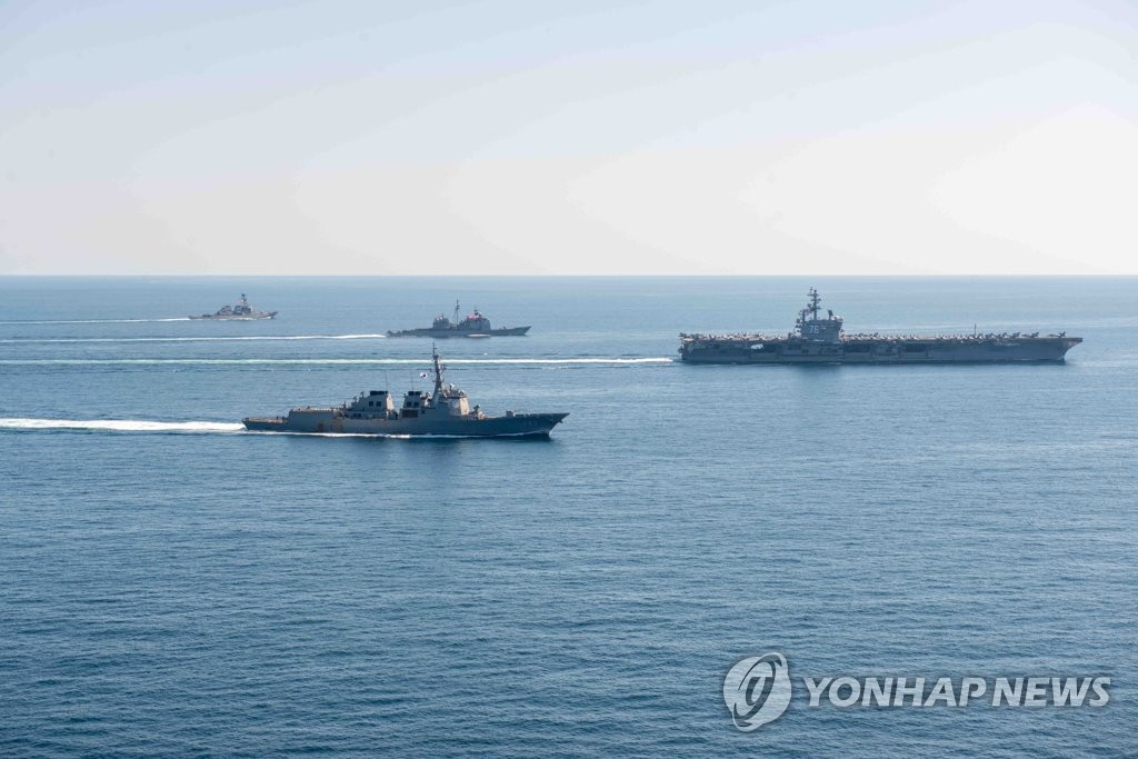 资料图片：9月29日，在韩国东海，韩美海军举行联合机动演习。 韩联社/韩国海军供图（图片严禁转载复制）