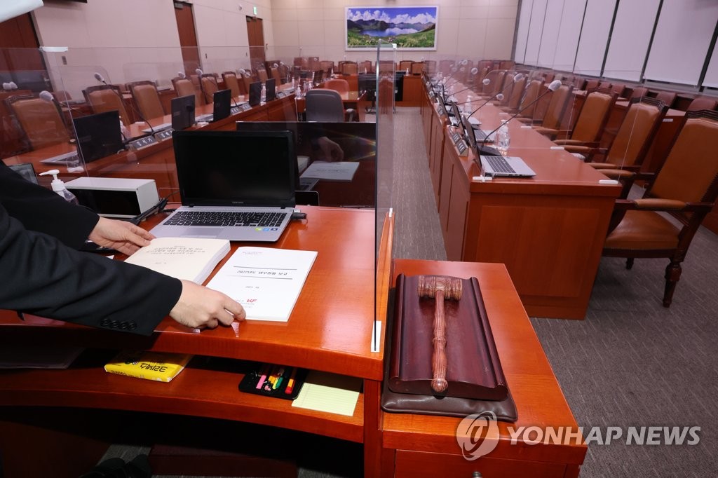 资料图片：这是首尔汝矣岛的国会外交统一委员会会议室，图片摄于2022年度国政监查启动前的10月3日。 韩联社