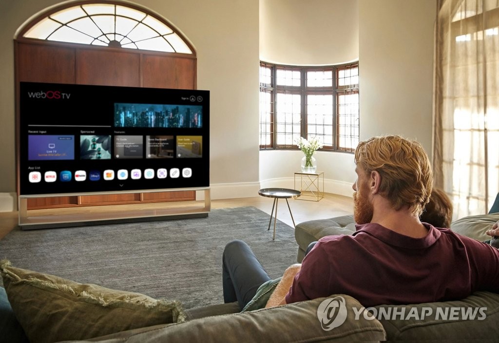 资料图片：LG电子10月6日表示，公司推出智能电视操作系统“webOS Hub”。 韩联社/LG电子供图（图片严禁转载复制）