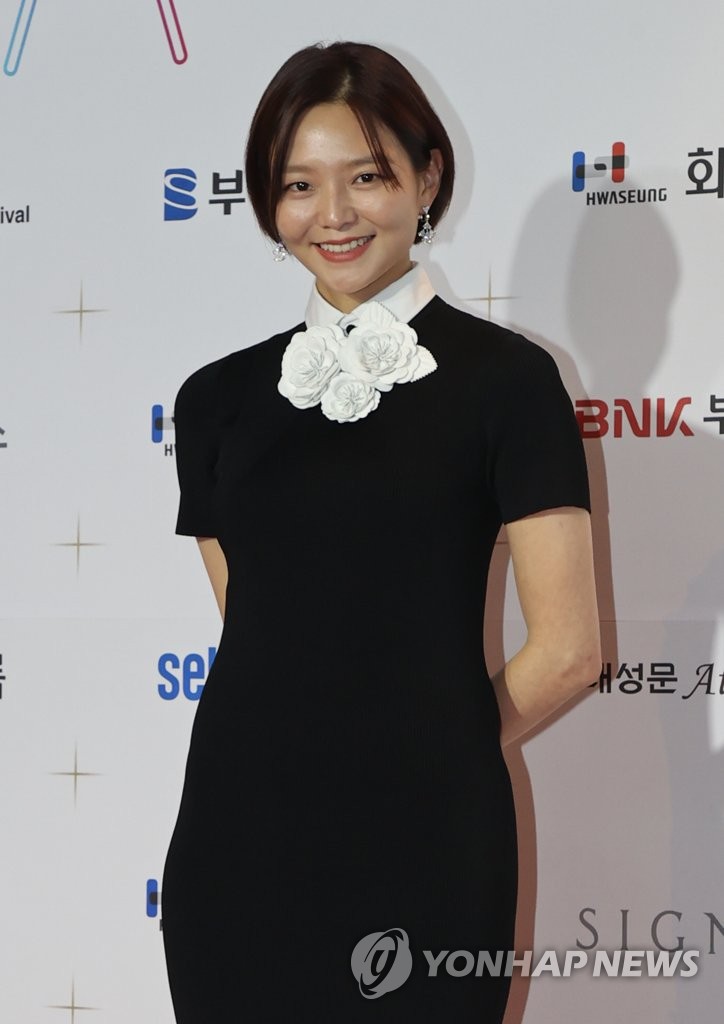演员李絮出席釜日影展