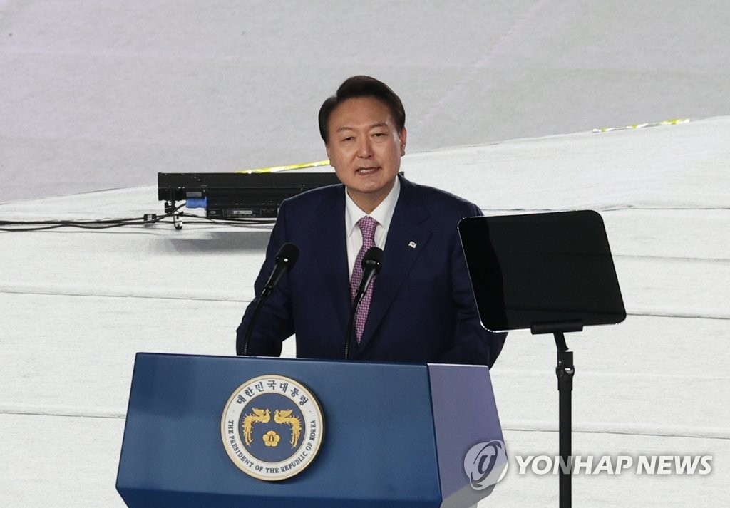 资料图片：10月7日，在蔚山综合运动场，尹锡悦出席第103届全国体育大会开幕式并致辞。 韩联社