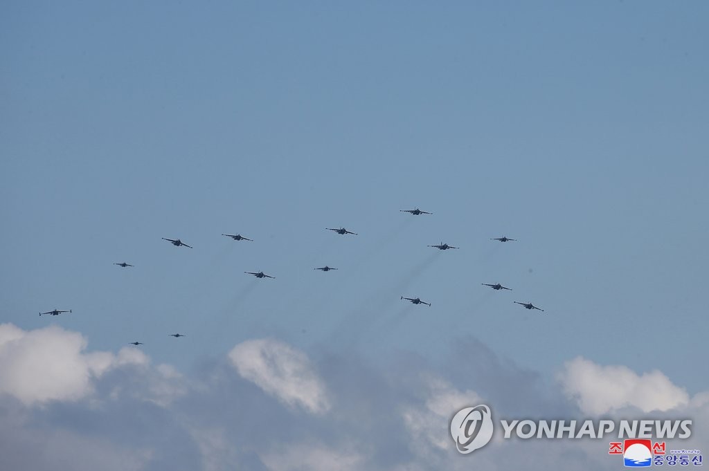 韩军：朝鲜8日出动150架战机示威飞行