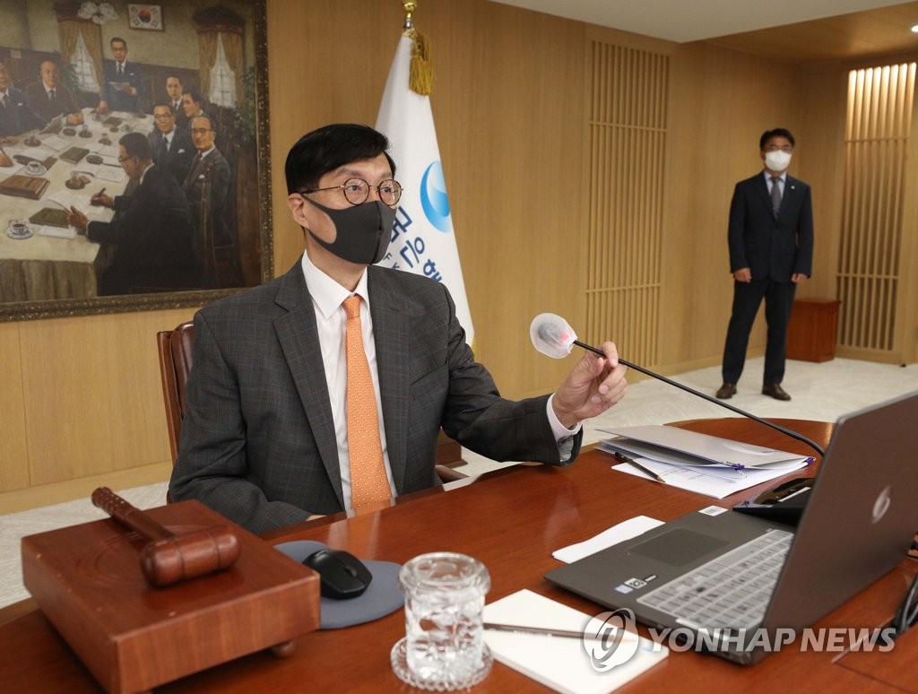 10月12日，在首尔中区的韩国银行（央行），行长李昌镛主持召开金融货币委员会会议。 韩联社/联合摄影采访团