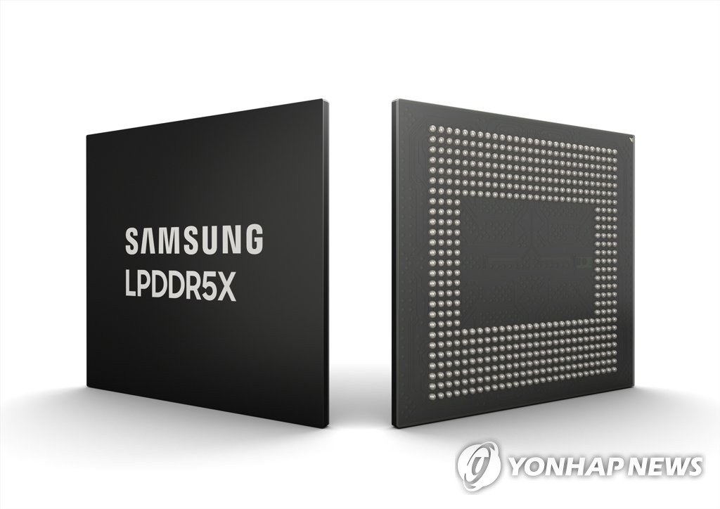 资料图片：三星电子LPDDR5X DRAM内存芯片 韩联社/三星电子供图（图片严禁转载复制）