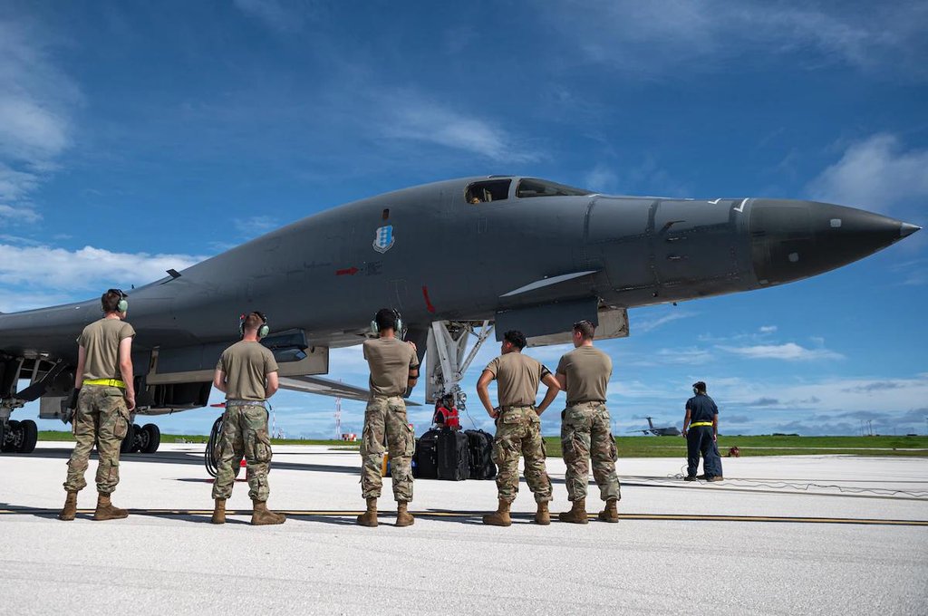 资料图片：10月23日，美军B-1B轰炸机飞抵关岛安德森基地。 美国太平洋空军供图（图片严禁转载复制）