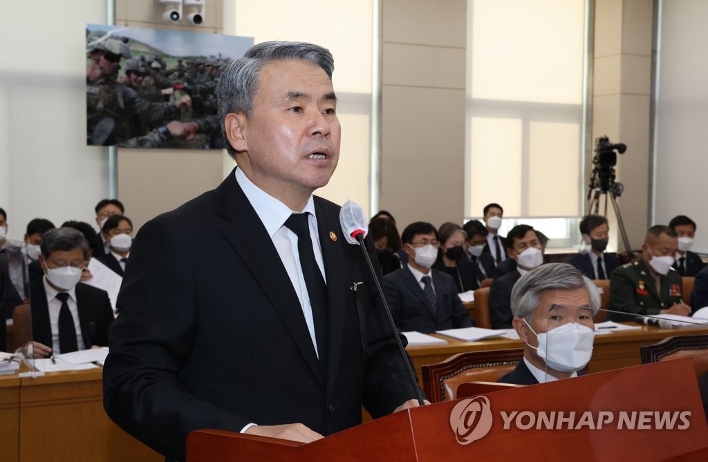 10月31日，在国会，韩国防长李钟燮出席国防委员会全体会议。 韩联社