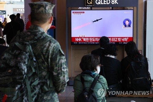 韩军研判朝军发射1枚远程2枚短程弹道导弹