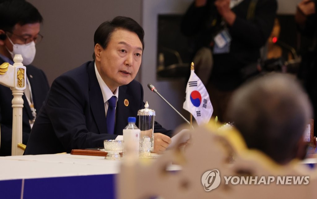 当地时间11月11日，在柬埔寨金边，韩国总统尹锡悦出席韩国-东盟领导人会议并发言。 韩联社